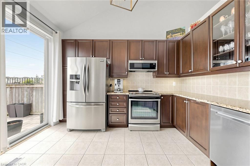 4176 Saunders Crescent, Burlington, ON - Indoor Photo Showing Kitchen With Stainless Steel Kitchen With Upgraded Kitchen