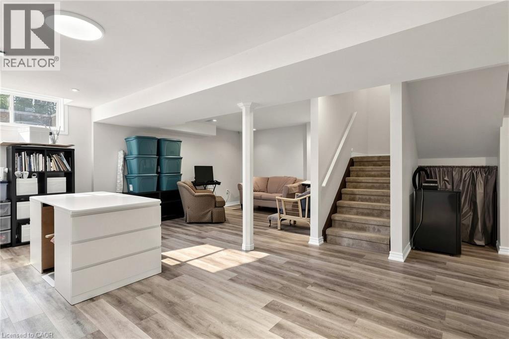 4176 Saunders Crescent, Burlington, ON - Indoor
