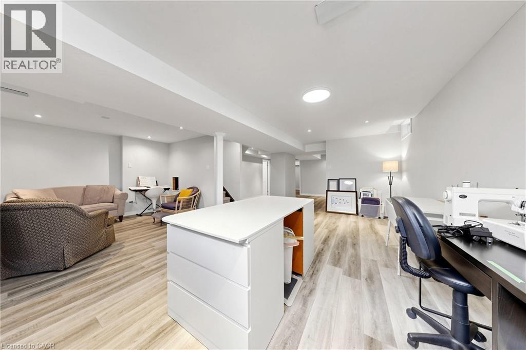 4176 Saunders Crescent, Burlington, ON - Indoor