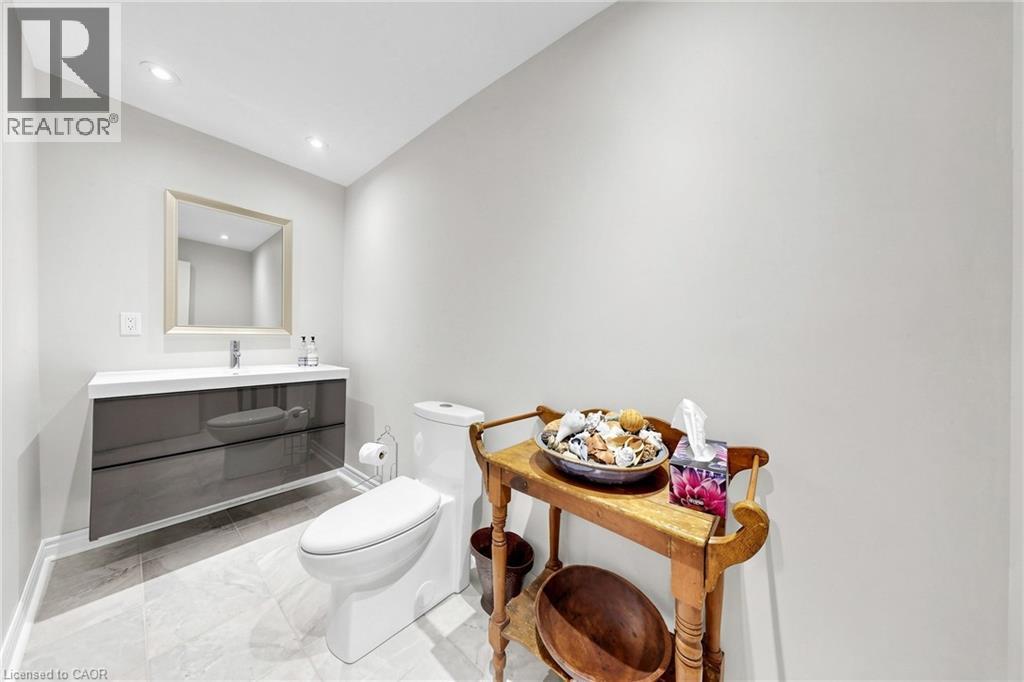 4176 Saunders Crescent, Burlington, ON - Indoor Photo Showing Bathroom