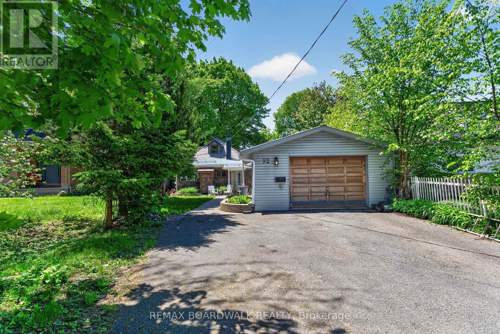 Oversized Detached Garage (16'10 X 31'9) - 92 Orvigale Road, Ottawa, ON - Outdoor