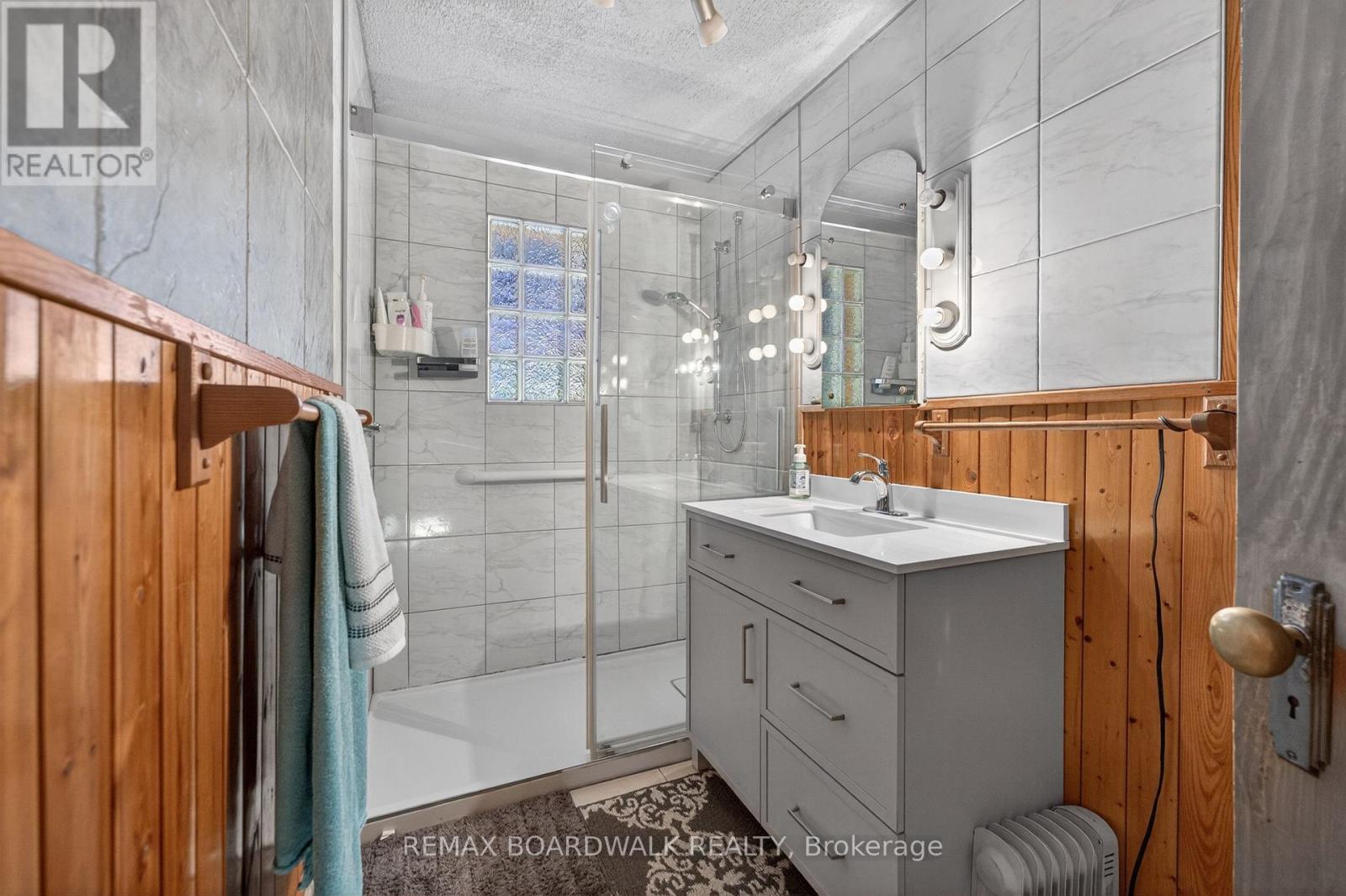 Main Floor Reno'd 3PC Bath - 92 Orvigale Road, Ottawa, ON - Indoor Photo Showing Bathroom