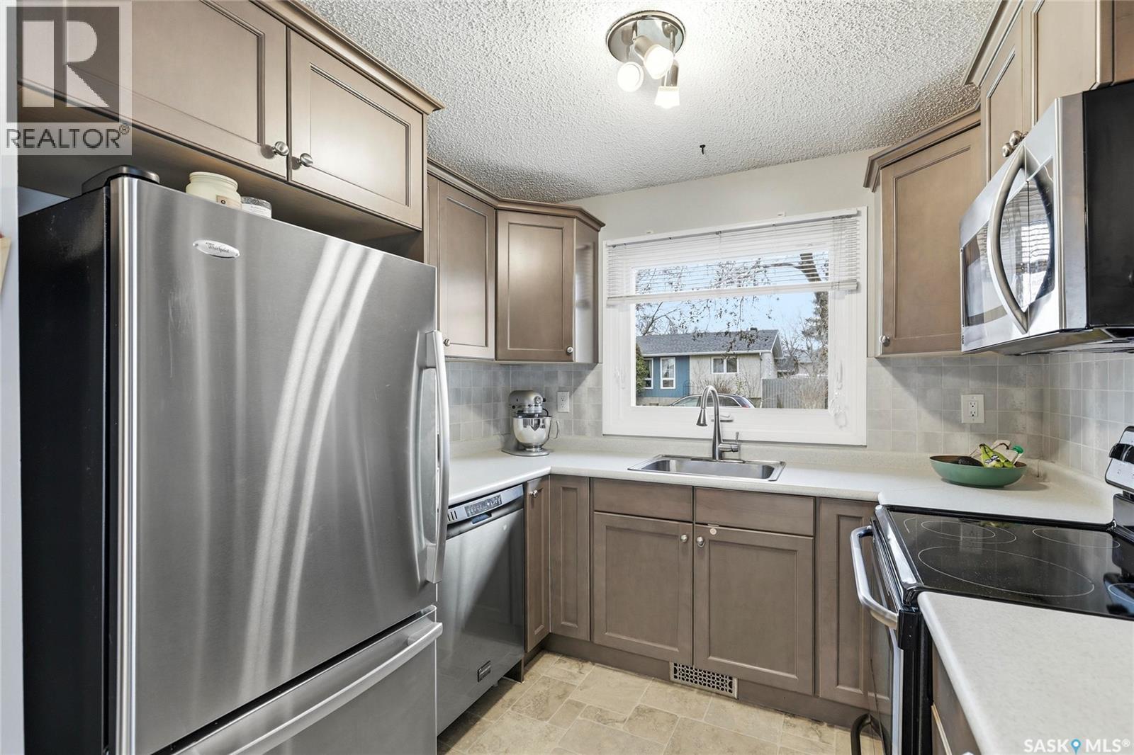 782 Hayworth Crescent N, Regina, SK - Indoor Photo Showing Kitchen With Stainless Steel Kitchen