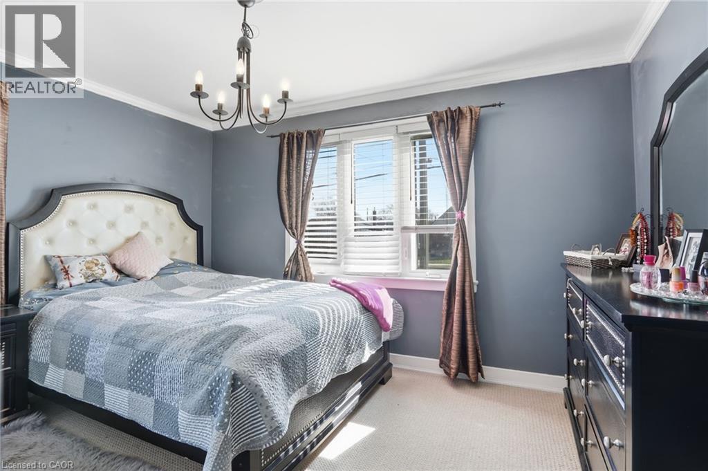 848 Upper Wellington Street, Hamilton, ON - Indoor Photo Showing Bedroom