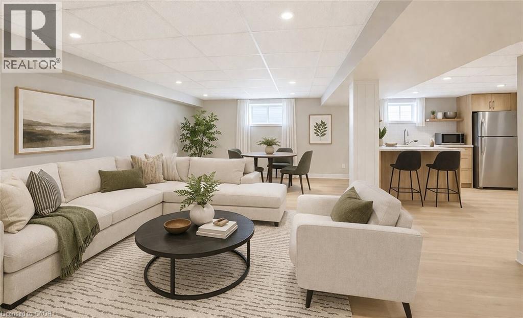 VS Photo - 848 Upper Wellington Street, Hamilton, ON - Indoor Photo Showing Living Room
