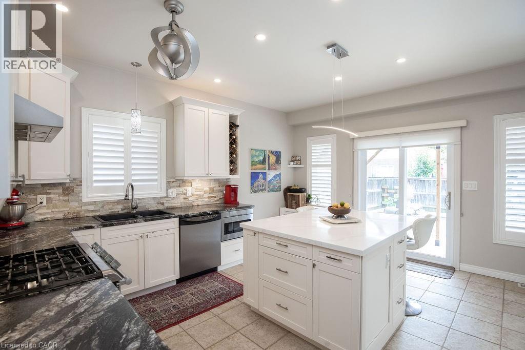 15 Meadowbank Drive, Hamilton, ON - Indoor Photo Showing Kitchen With Double Sink