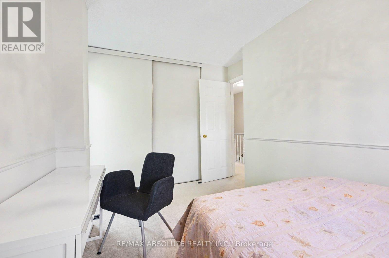 700 Tweedsmuir Avenue, Ottawa, ON - Indoor Photo Showing Bedroom