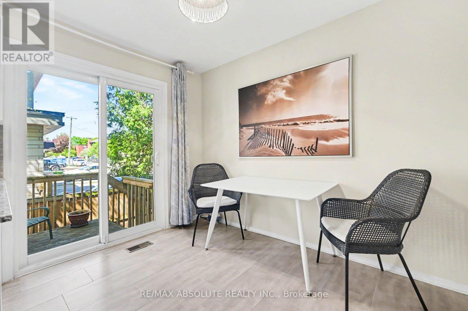 700 Tweedsmuir Avenue, Ottawa, ON - Indoor