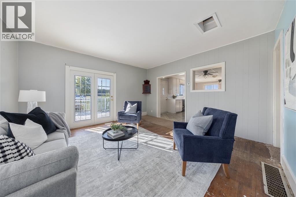 1224 Brigden Road, Sombra, ON - Indoor Photo Showing Living Room