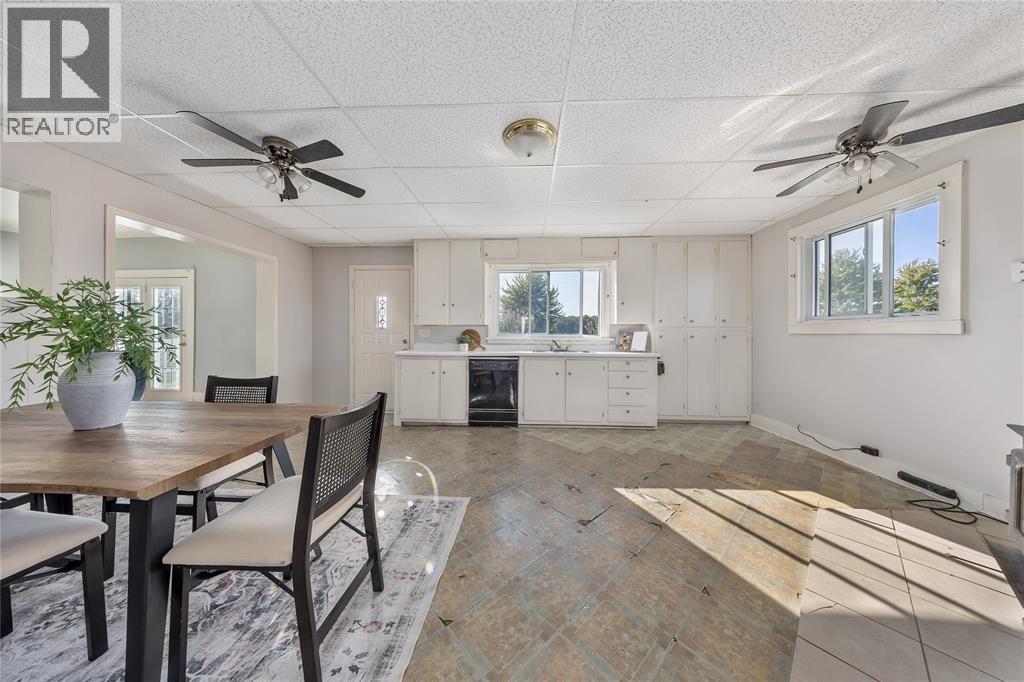 1224 Brigden Road, Sombra, ON - Indoor Photo Showing Dining Room