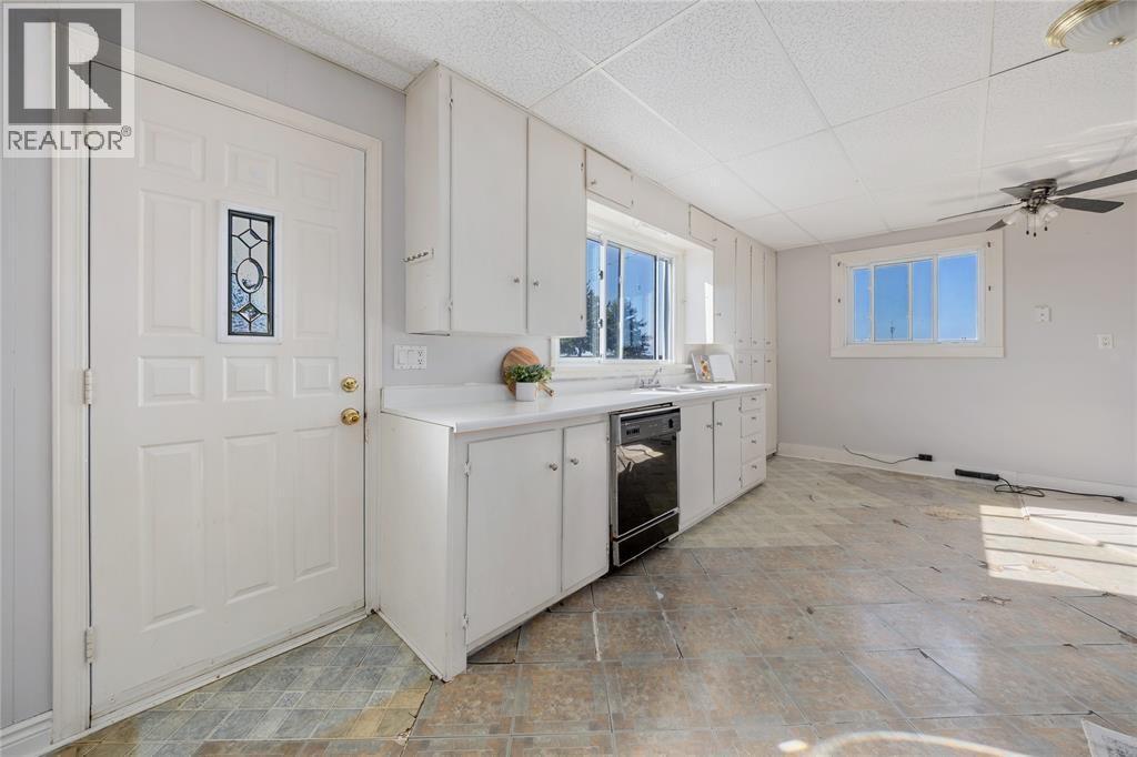 1224 Brigden Road, Sombra, ON - Indoor Photo Showing Laundry Room