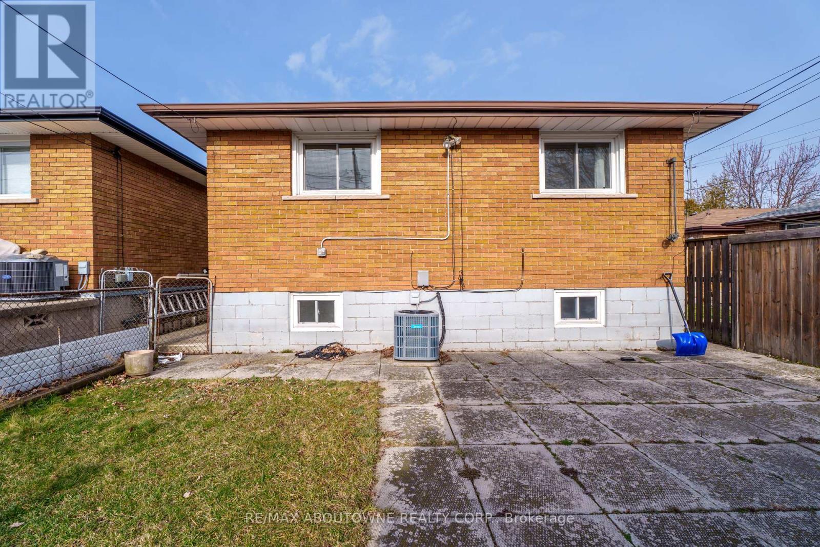 106 Beland Avenue N, Hamilton, ON - Outdoor With Exterior