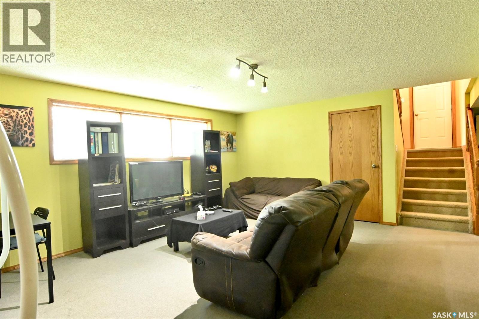 311 Walter Scott Avenue, Hanley, SK - Indoor