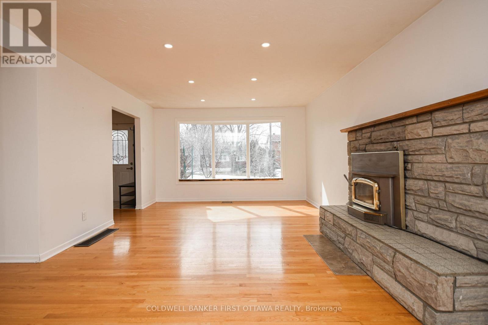 living room - 2061 Balharrie Avenue, Ottawa, ON