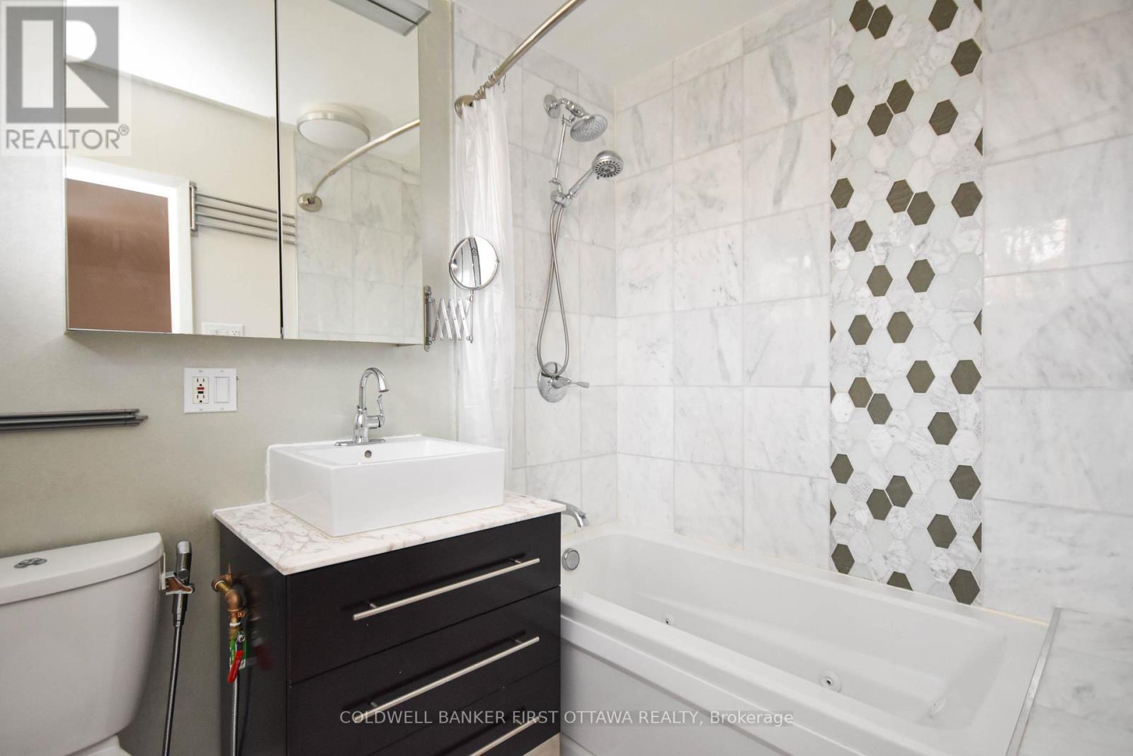 2061 Balharrie Avenue, Ottawa, ON