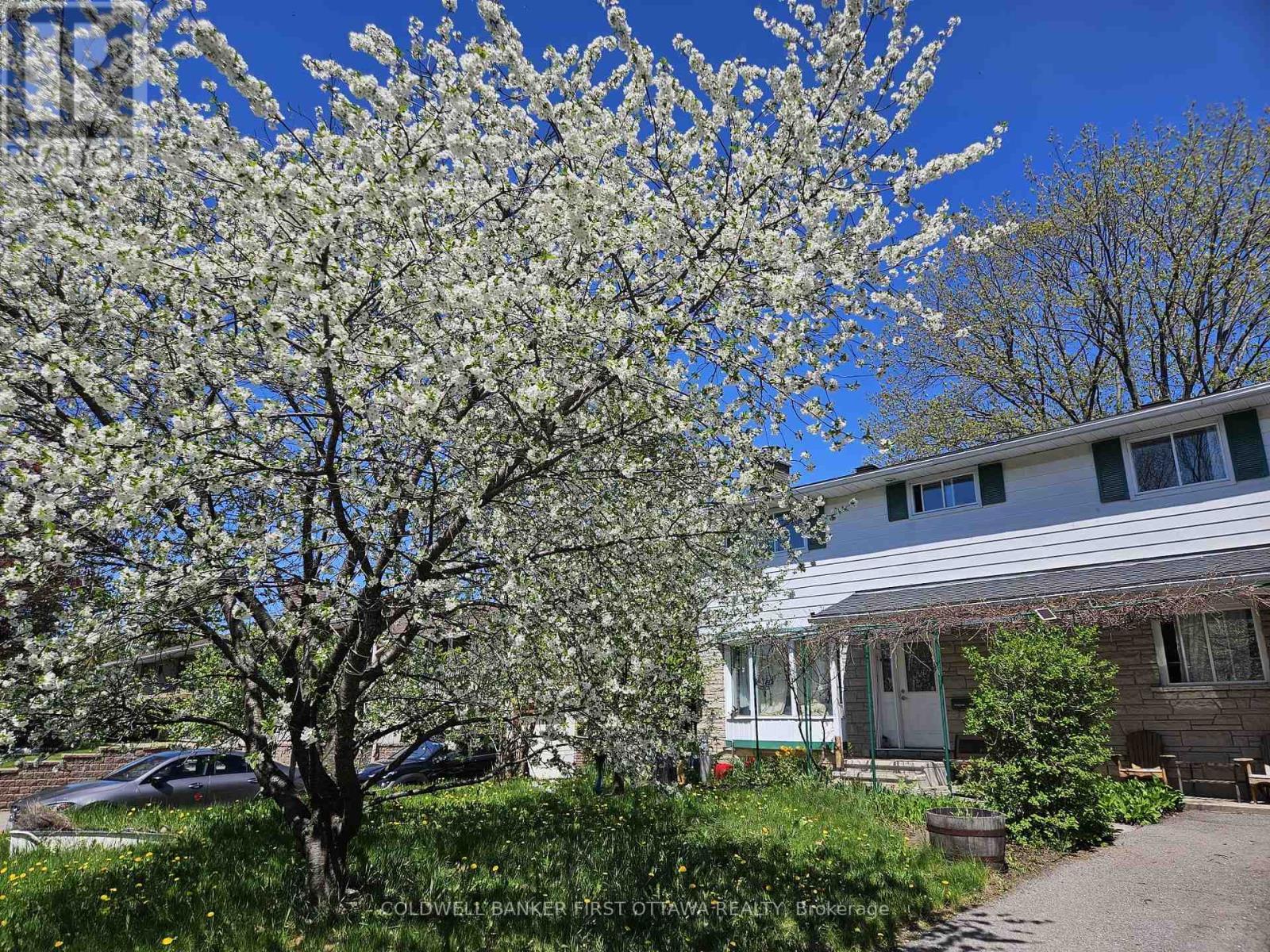 2061 Balharrie Avenue, Ottawa, ON