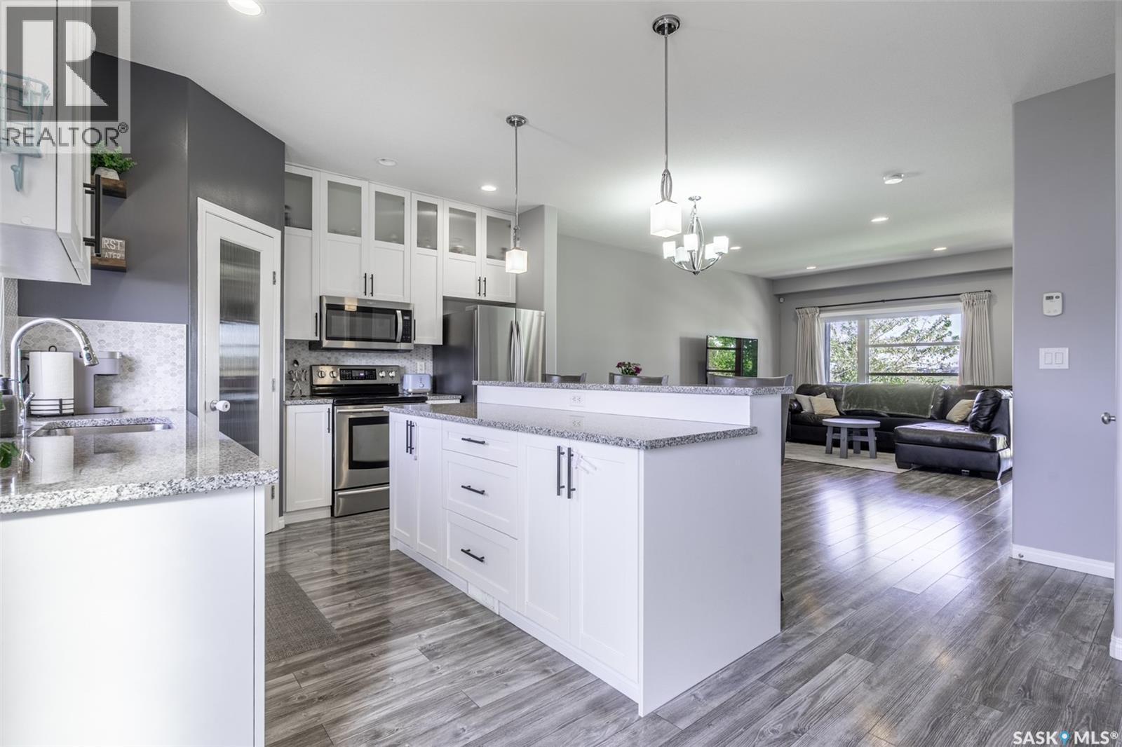 4119 33Rd Street W, Saskatoon, SK - Indoor Photo Showing Kitchen With Upgraded Kitchen