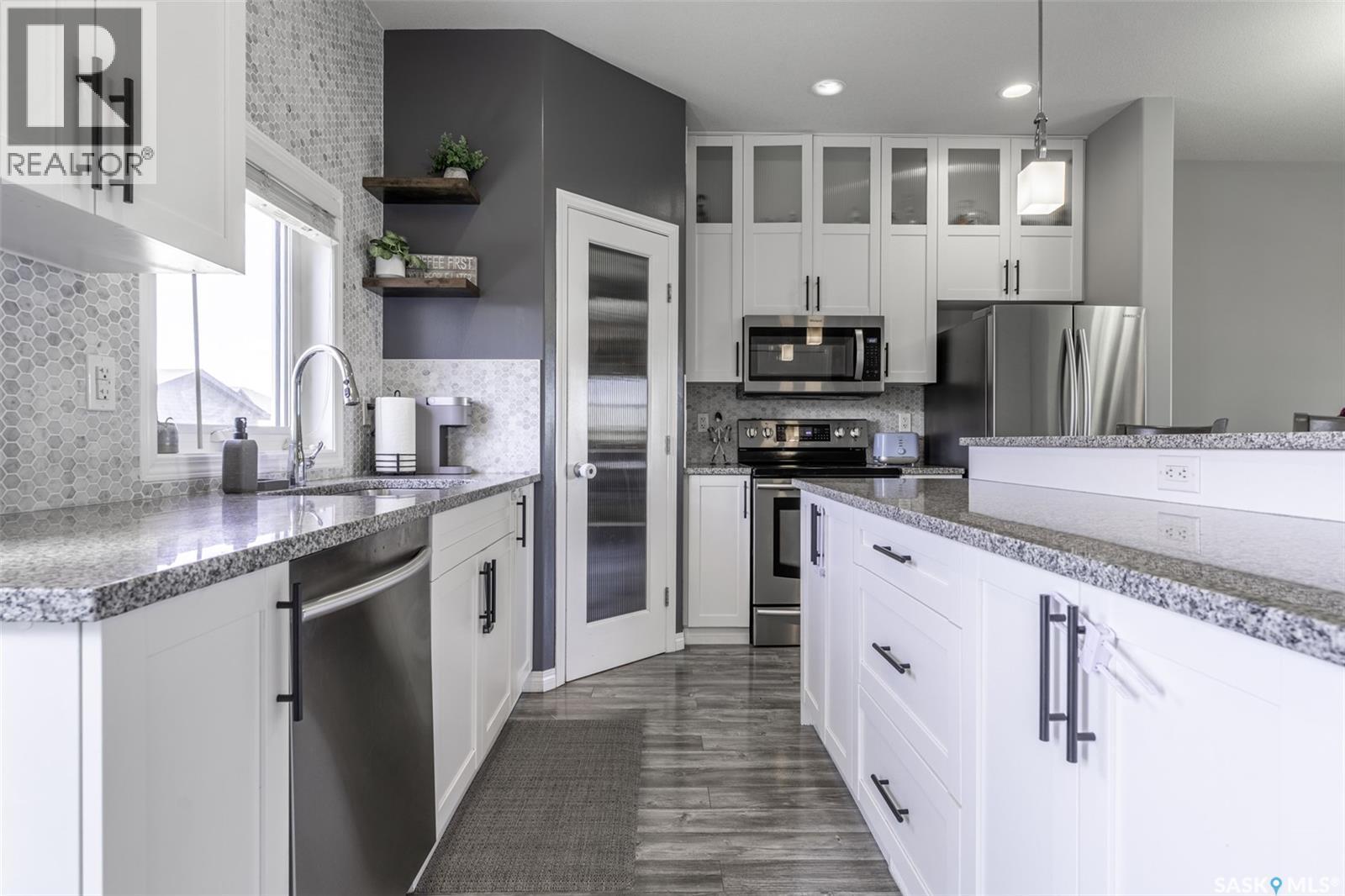 4119 33Rd Street W, Saskatoon, SK - Indoor Photo Showing Kitchen With Upgraded Kitchen