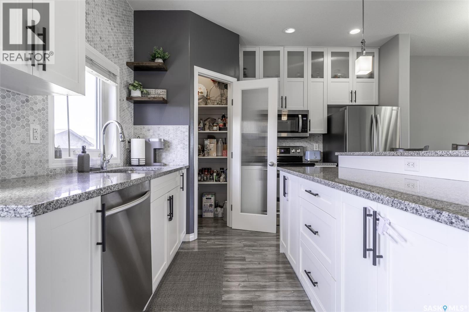 4119 33Rd Street W, Saskatoon, SK - Indoor Photo Showing Kitchen With Upgraded Kitchen