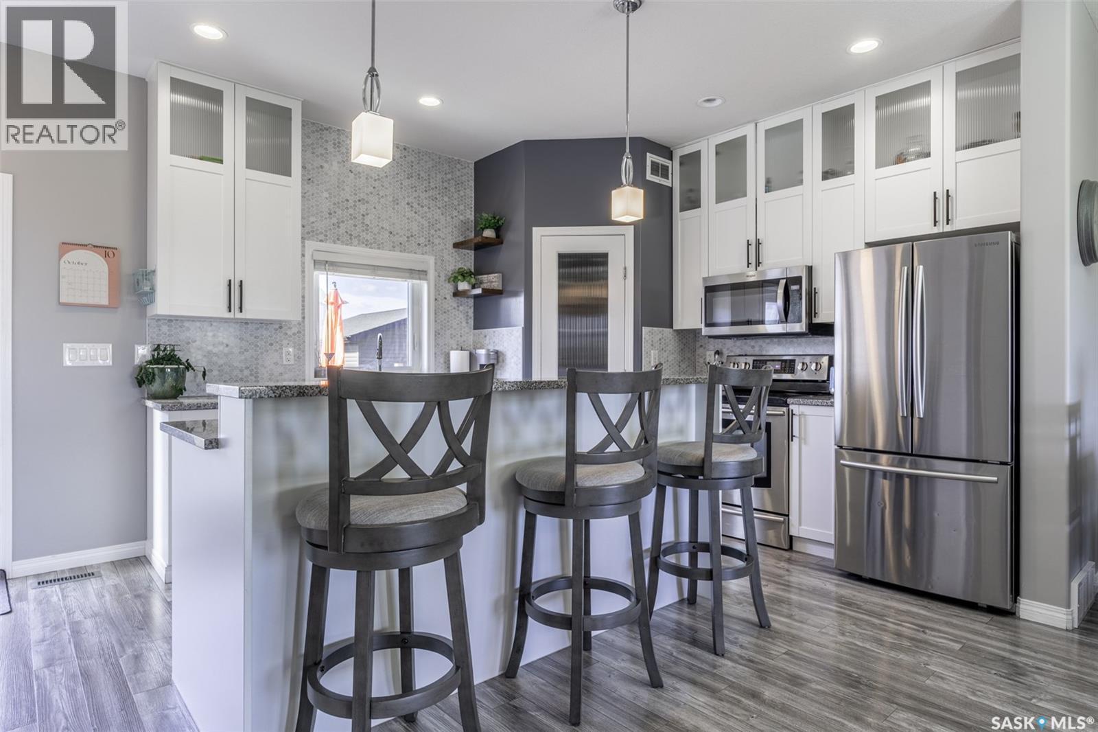 4119 33Rd Street W, Saskatoon, SK - Indoor Photo Showing Kitchen With Upgraded Kitchen