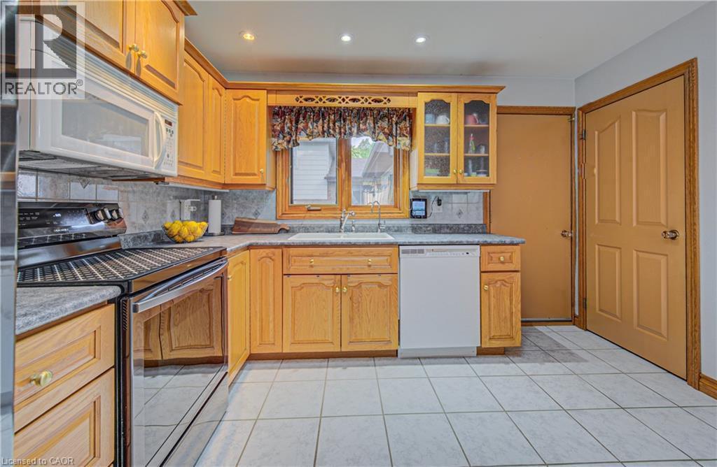 119 Martinglen Crescent, Kitchener, ON - Indoor Photo Showing Kitchen
