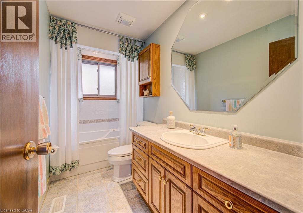 119 Martinglen Crescent, Kitchener, ON - Indoor Photo Showing Bathroom