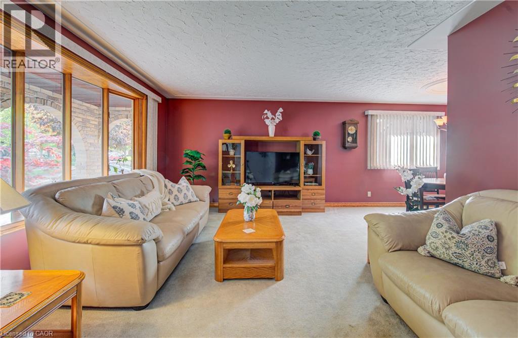 119 Martinglen Crescent, Kitchener, ON - Indoor Photo Showing Living Room