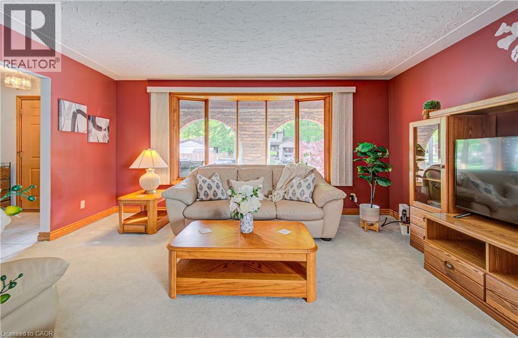 119 Martinglen Crescent, Kitchener, ON - Indoor Photo Showing Living Room