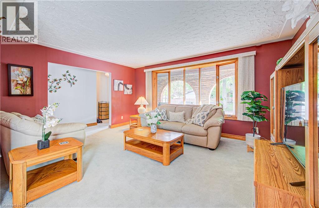 119 Martinglen Crescent, Kitchener, ON - Indoor Photo Showing Living Room