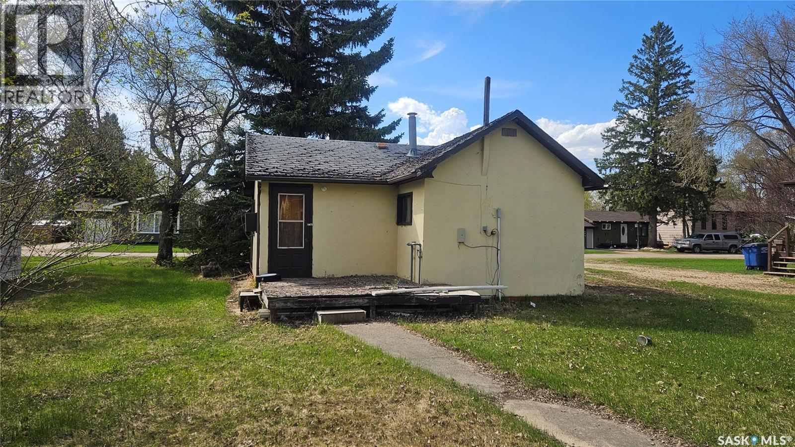 612-614 3Rd Avenue, Cudworth, SK - Outdoor