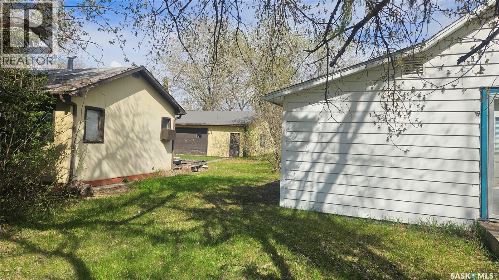 612-614 3Rd Avenue, Cudworth, SK - Outdoor