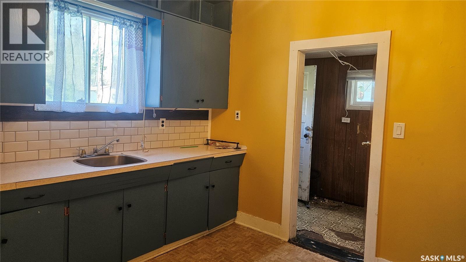 612-614 3Rd Avenue, Cudworth, SK - Indoor
