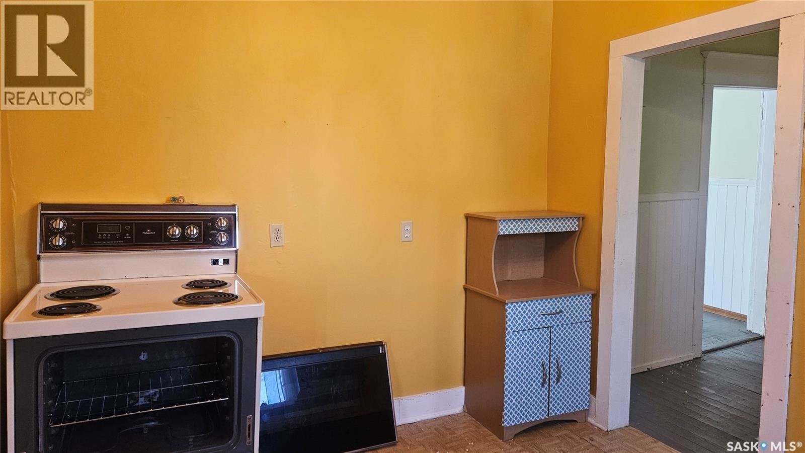 612-614 3Rd Avenue, Cudworth, SK - Indoor Photo Showing Kitchen