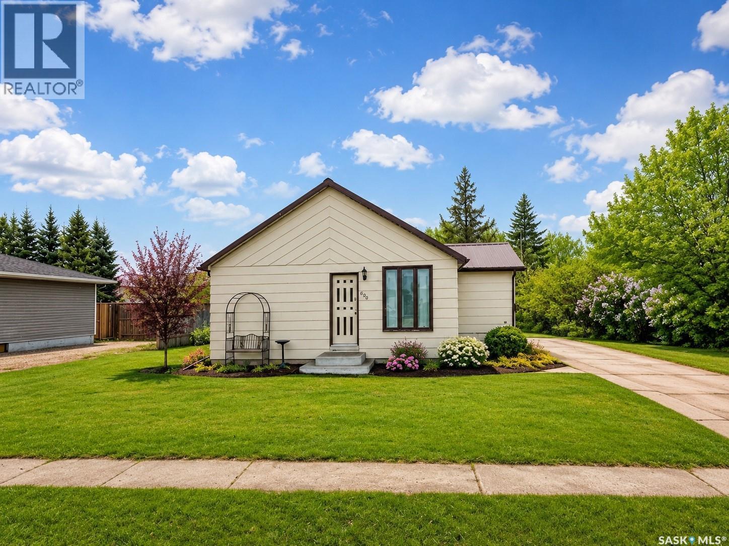 620 2Nd Avenue, Raymore, SK - Outdoor