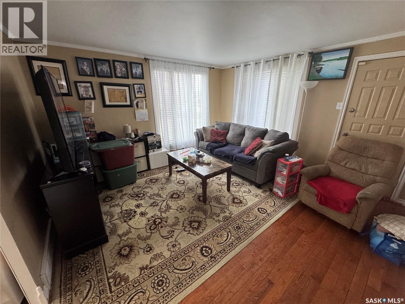 620 2Nd Avenue, Raymore, SK - Indoor Photo Showing Living Room