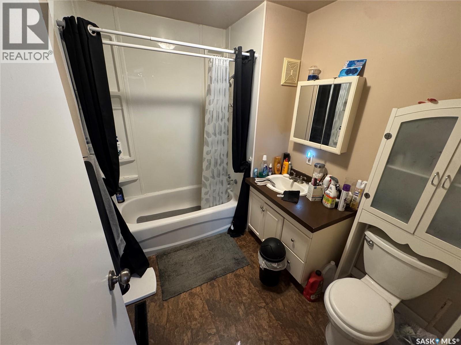 620 2Nd Avenue, Raymore, SK - Indoor Photo Showing Bathroom