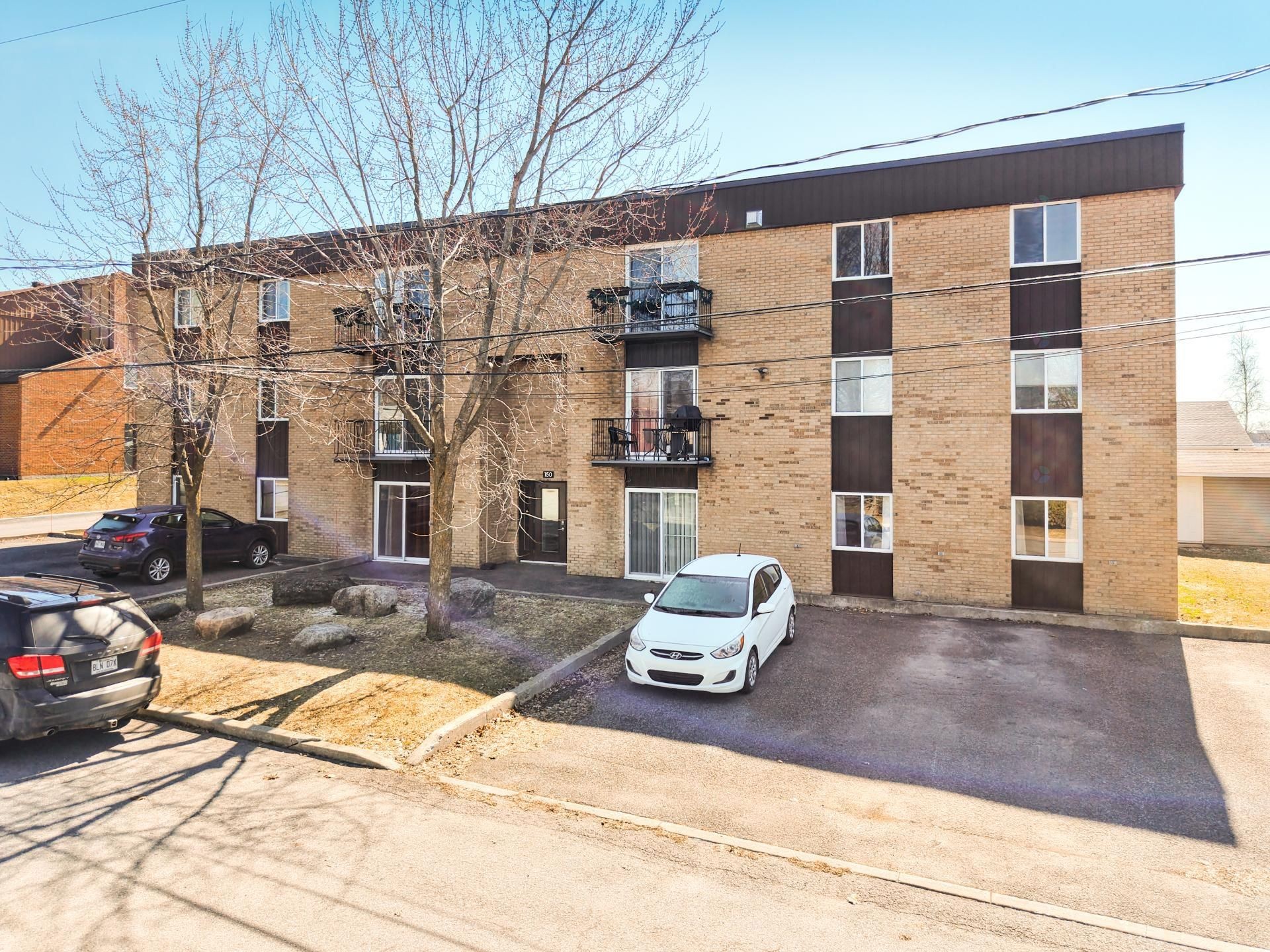 Façade - 150 Av. Amédée-Côté, Rougemont, QC - Outdoor