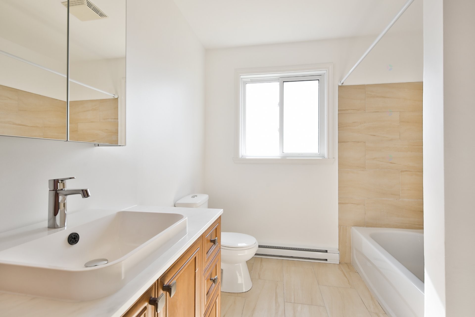 Logement - 150 Av. Amédée-Côté, Rougemont, QC - Indoor Photo Showing Bathroom