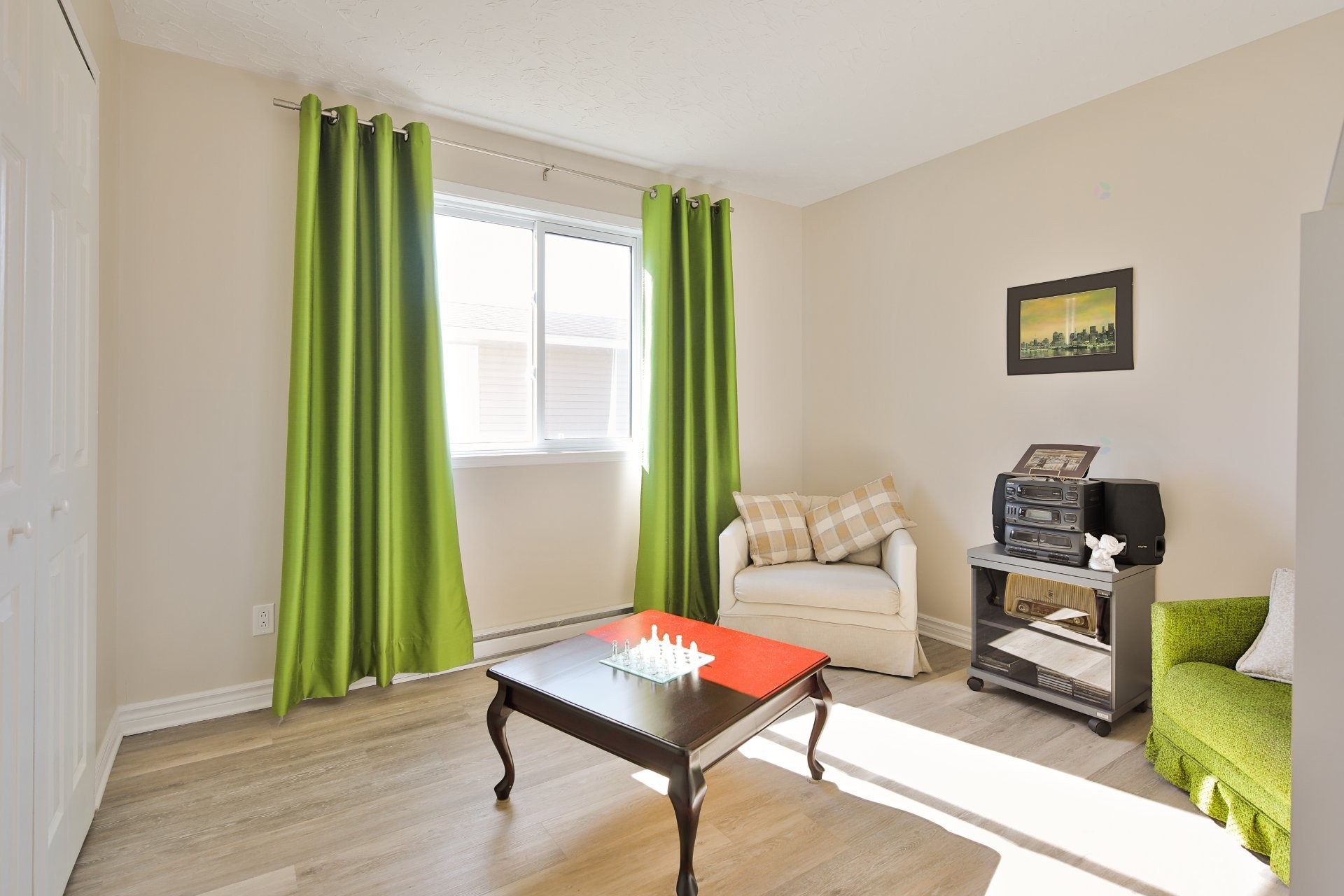 Logement - 150 Av. Amédée-Côté, Rougemont, QC - Indoor Photo Showing Living Room