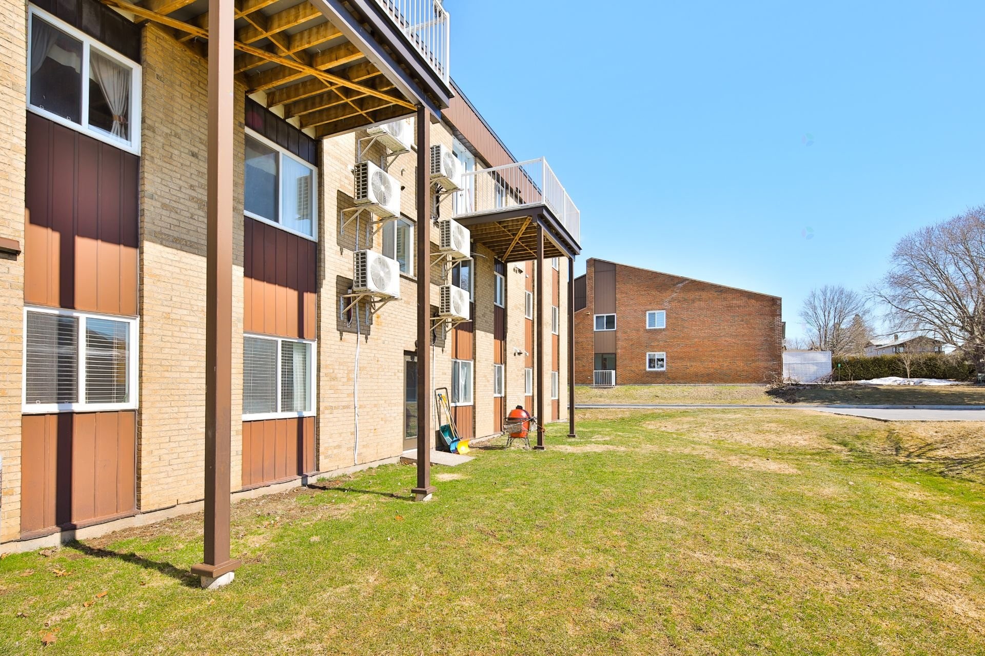 Cour - 150 Av. Amédée-Côté, Rougemont, QC - Outdoor