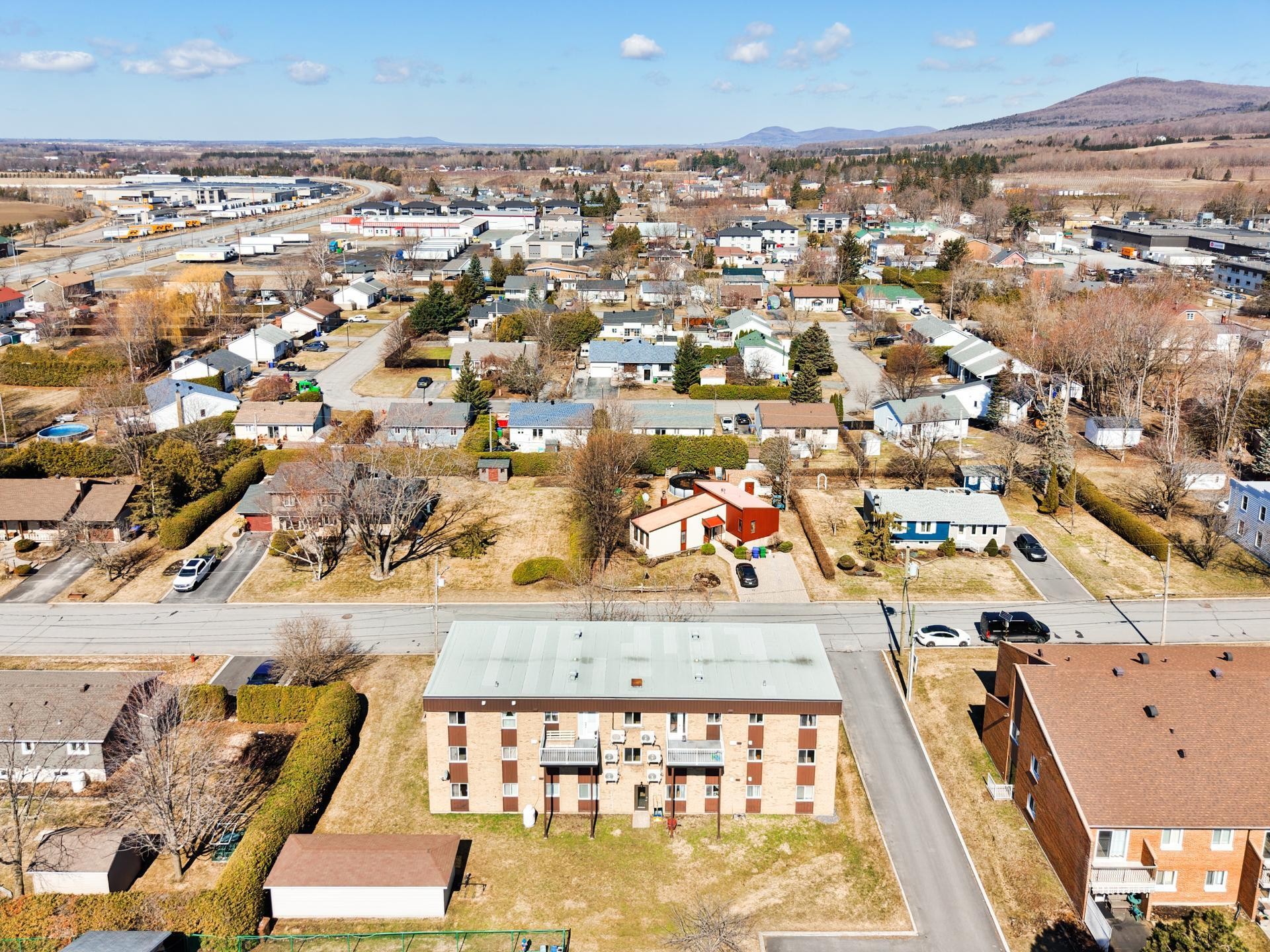 Photo aérienne - 150 Av. Amédée-Côté, Rougemont, QC - Outdoor With View