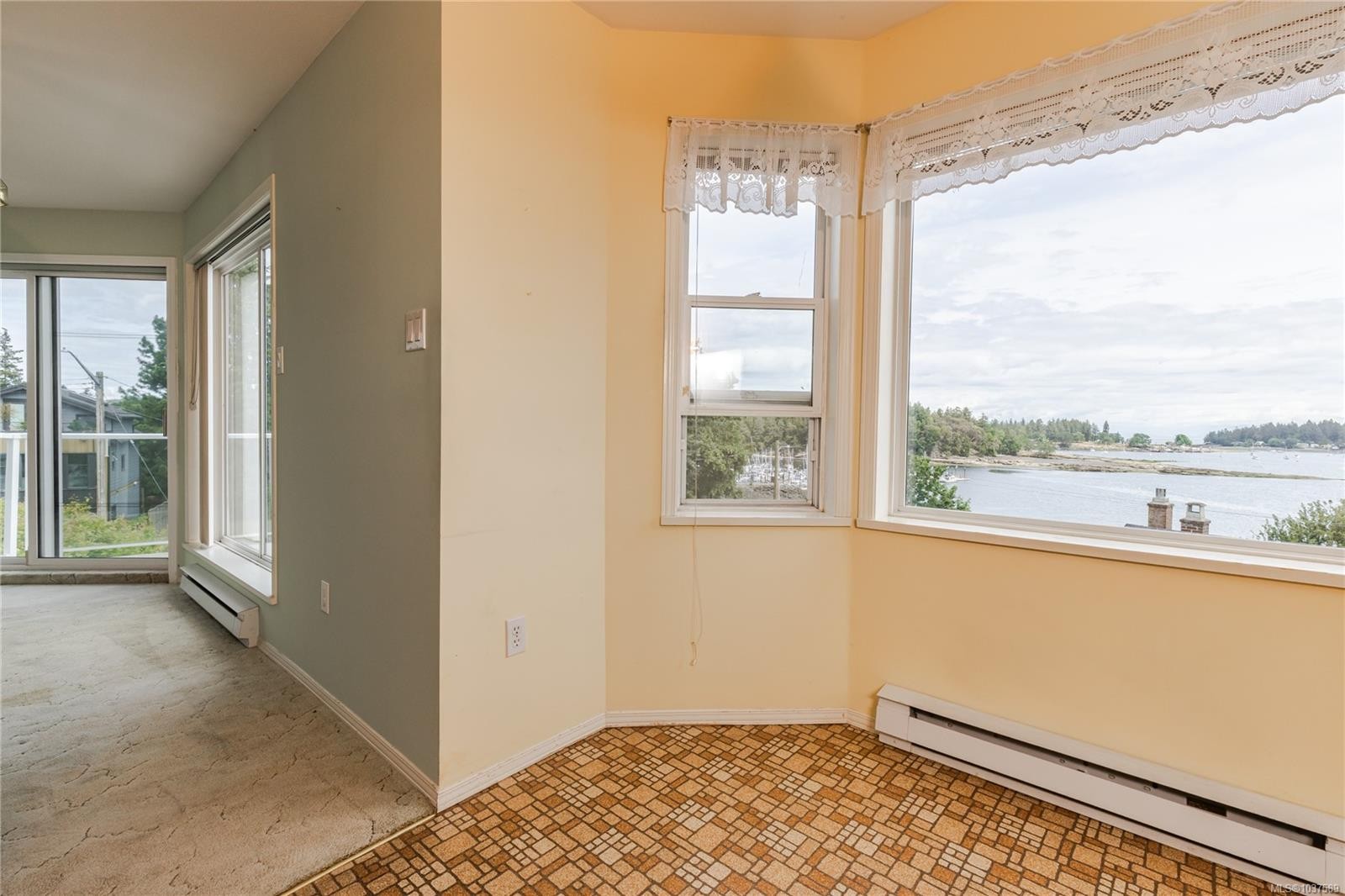 #304-75 Bryden St, Nanaimo, BC - Indoor Photo Showing Other Room With Body Of Water