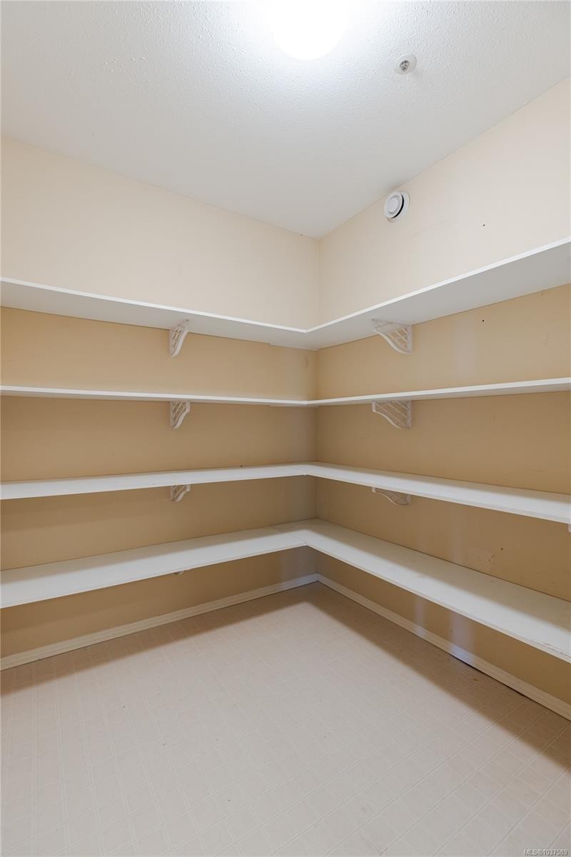 #304-75 Bryden St, Nanaimo, BC - Indoor With Storage