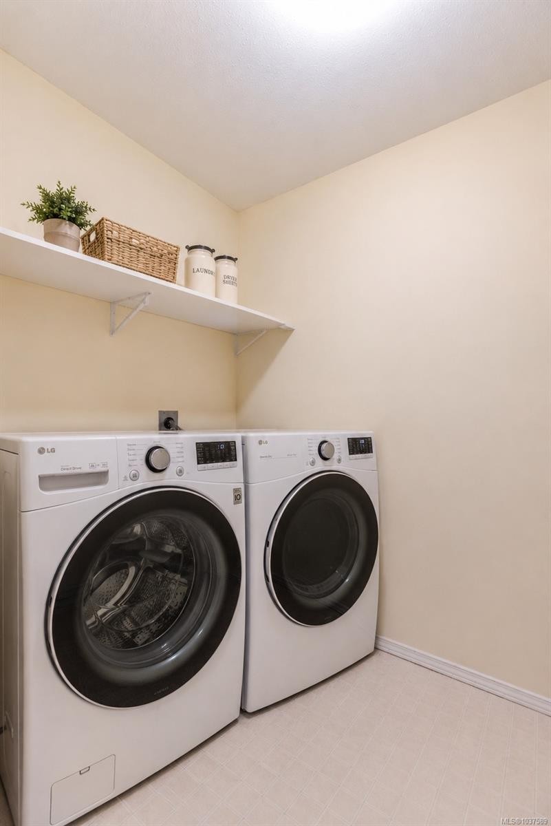 #304-75 Bryden St, Nanaimo, BC - Indoor Photo Showing Laundry Room
