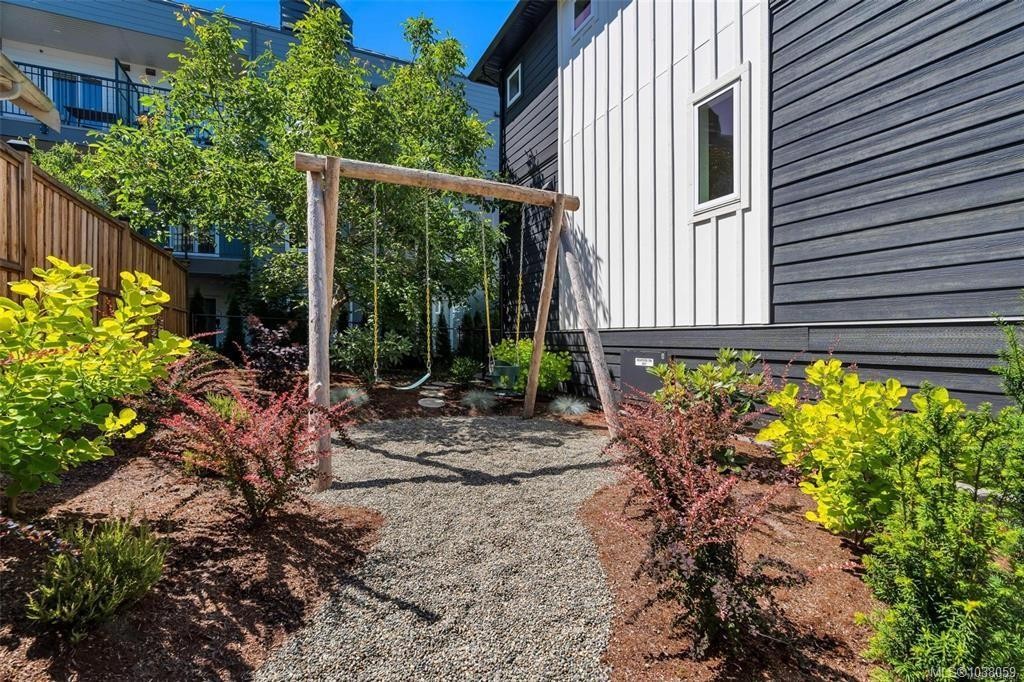 #9-10145 Fifth St, Sidney, BC