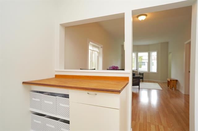 384 Martin Ave, Winnipeg, MB