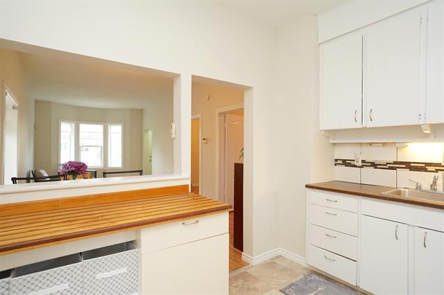 384 Martin Ave, Winnipeg, MB
