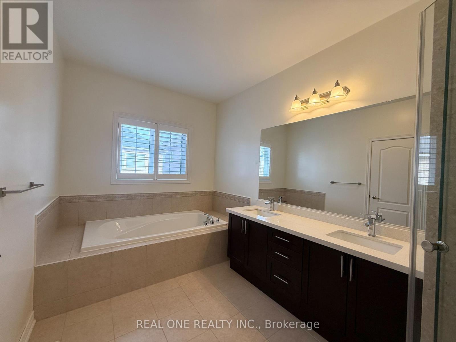 39 Mowder Drive, Aurora, ON - Indoor Photo Showing Bathroom