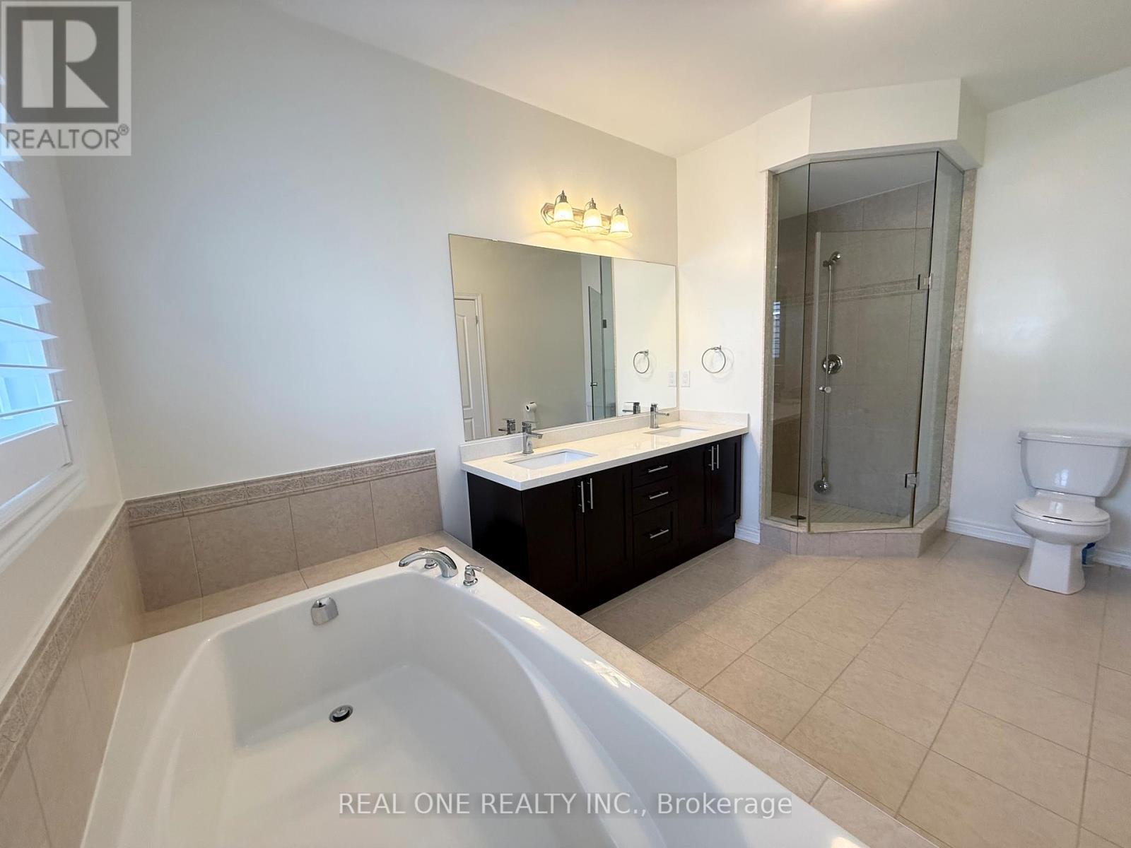 39 Mowder Drive, Aurora, ON - Indoor Photo Showing Bathroom