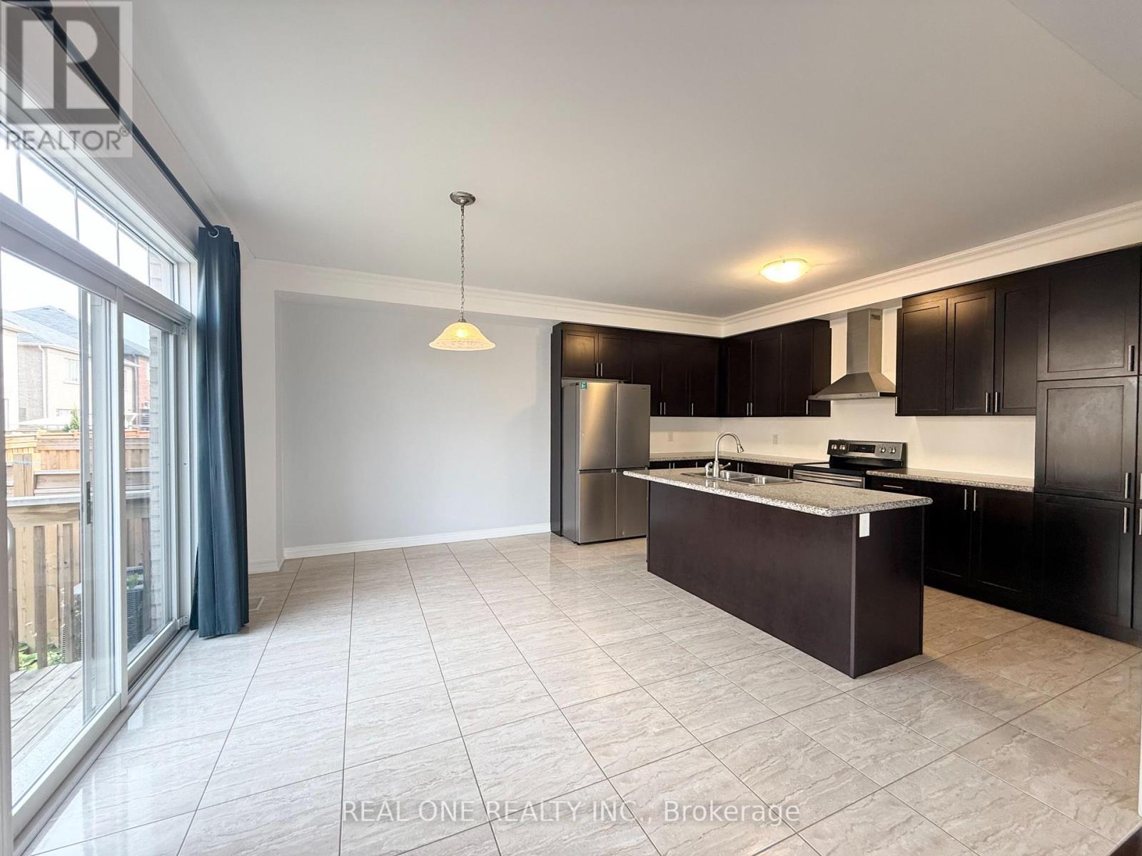 39 Mowder Drive, Aurora, ON - Indoor Photo Showing Kitchen